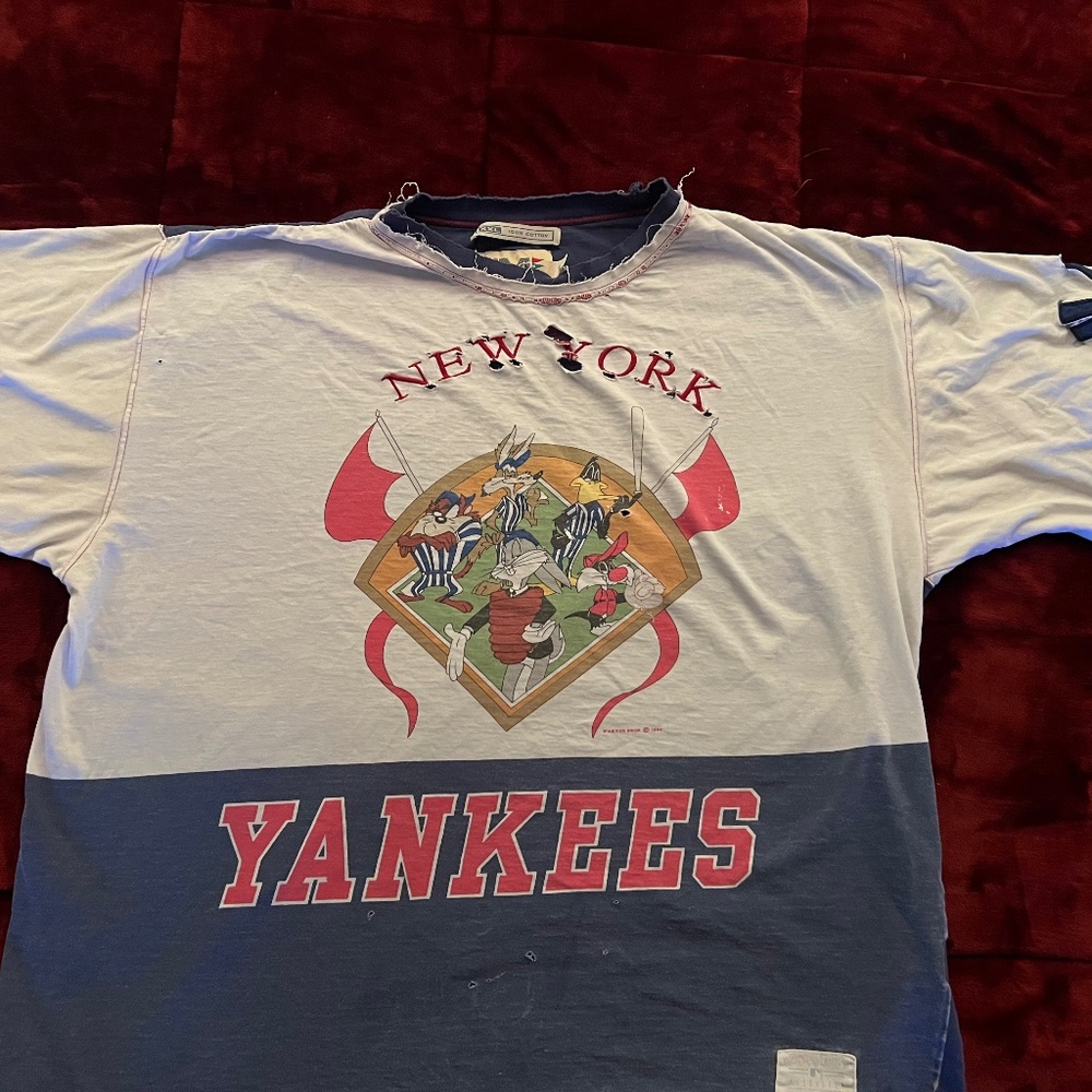 Vintage Mirage Looney Tunes New York Yankees T-Shirt Size XXL